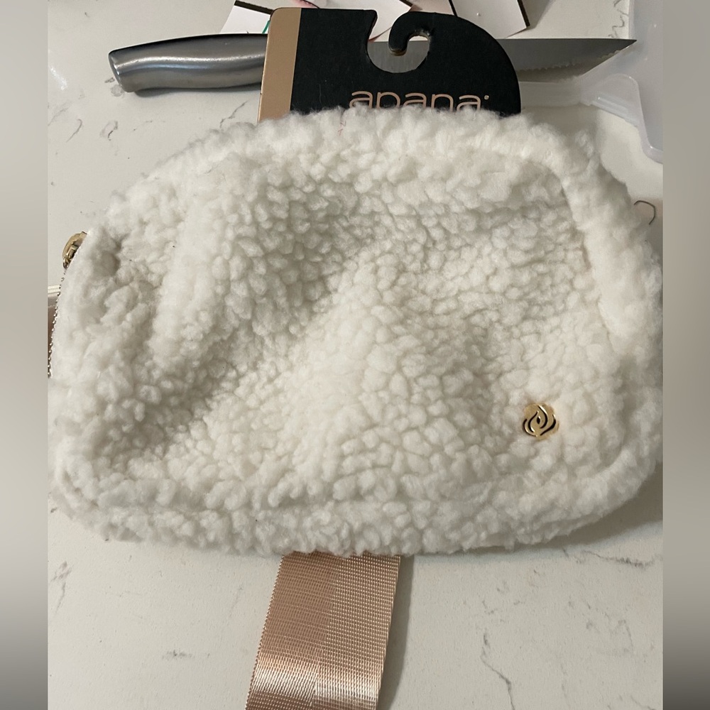 Apana See Me Run Cozy Sherpa Belt Bag White With Pink rose Metallic belt NEW
